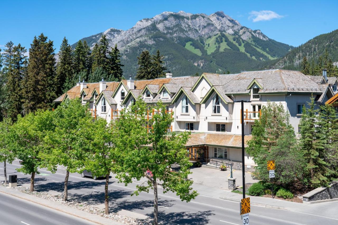 The Rundlestone Lodge Banff Bagian luar foto